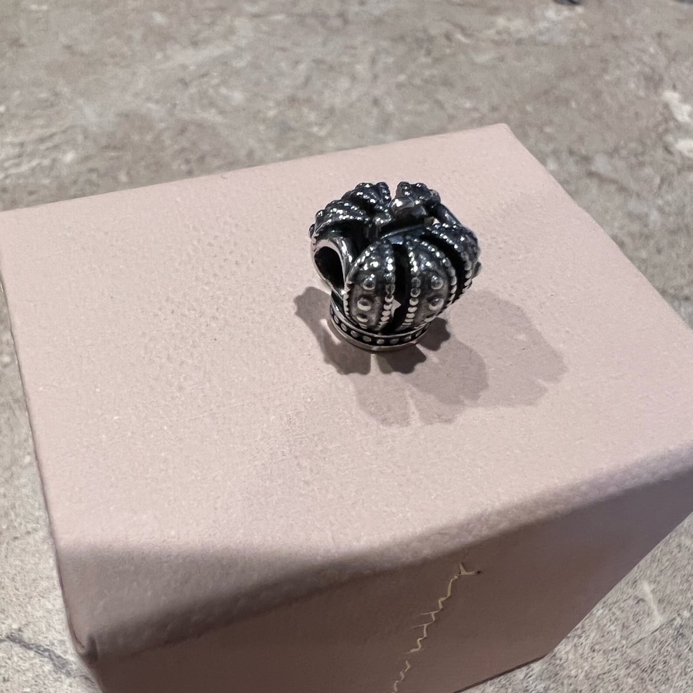 Crown Pandora charm